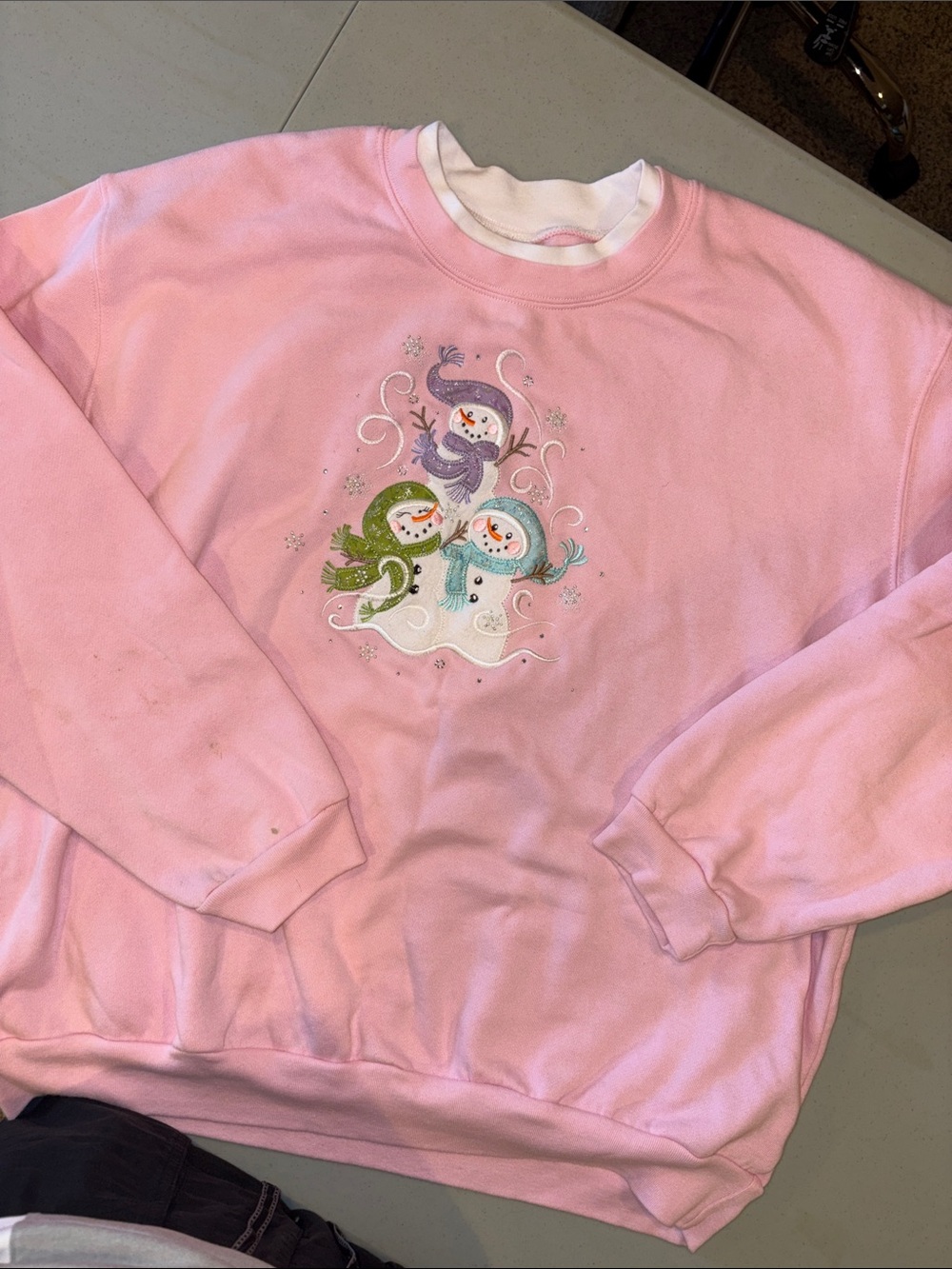 Vintage 90s Light Pink Snowman Embroidered Crewneck Sweatshirt | Double Collar